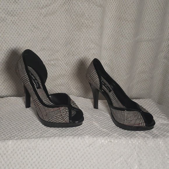 Charlotte Russe Pezzi Heels - Picture 2 of 7